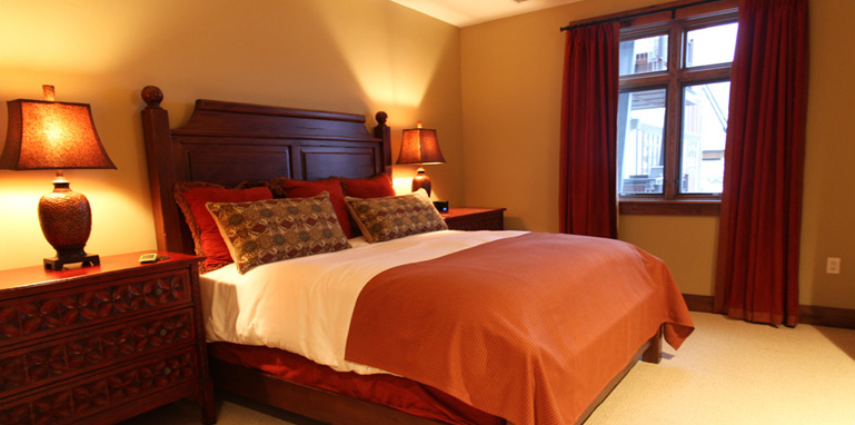 Bedding: duvet covers, coverlets and bed skirts,Working personally with individual clients and interior designers, we bring highly skilled craft