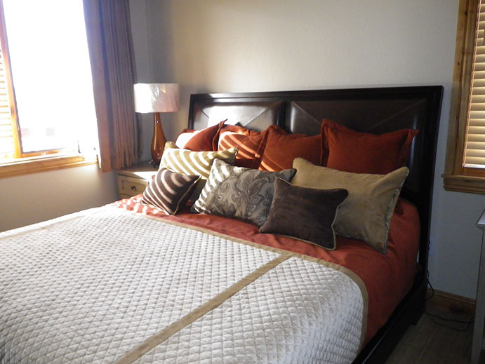 Bedding: duvet covers, coverlets and bed skirts,Working personally with individual clients and interior designers, we bring highly skilled craft